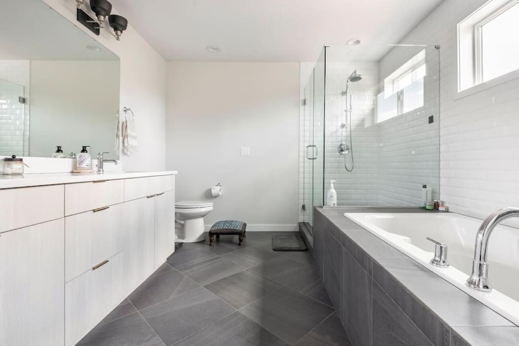 Comfy Family Home, Walkable Neighborhood + Patio! Portland Eksteriør bilde