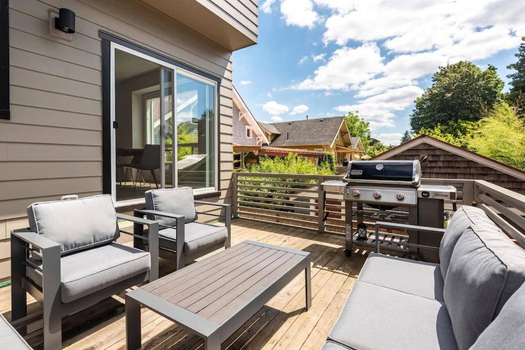 Comfy Family Home, Walkable Neighborhood + Patio! Portland Eksteriør bilde